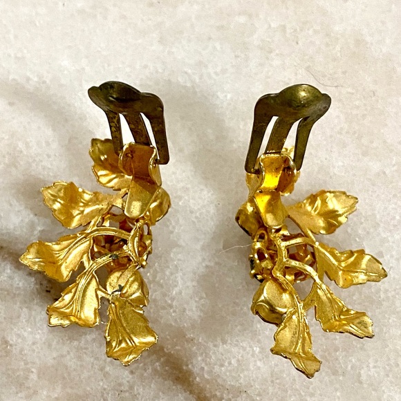 Vintage 1960’s Austrian Made Rhinestone Clip on Earrings - Picture 7 of 9